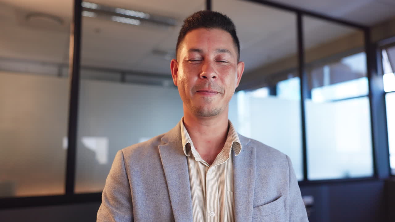 얼굴, 웨이브 및 비디오 통화에서 사업가