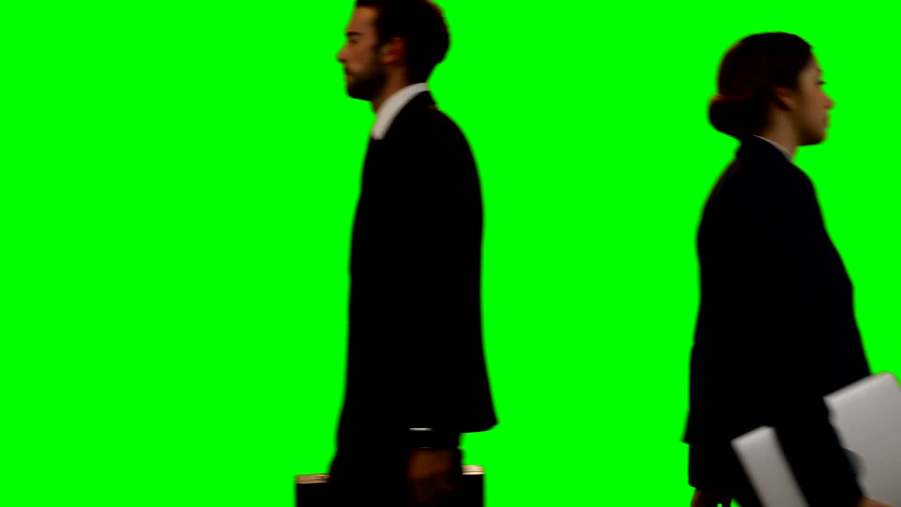 걸어다니고 다양한 활동을 하는 사업가 들