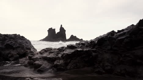 Macho-Bewundert-Die-Magie-Von-Benijo-Beach-Teneriffa-Island