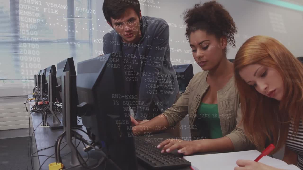 animación del procesamiento de datos sobre diversas personas que utilizan computadoras