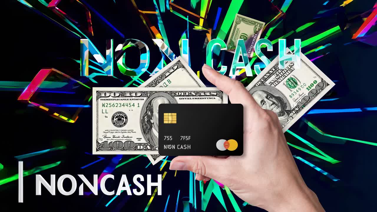 손에 들고 있는 신용카드와 돈 - 비 현금 지불 개념