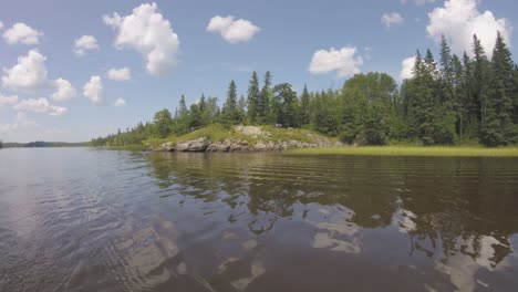 Trampa-Para-Osos-En-El-Campamento-De-Travesía-Mover-A-La-Derecha-Caddy-Lago-Parque-Provincial-Whiteshell-Manitoba,-Canadá