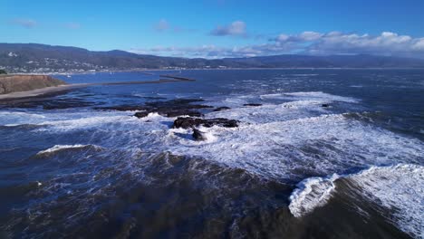 Drone-Orbit-Pillar-Point-Air-Force-Station,-Mavericks-Beach-Und-Half-Moon-Bay