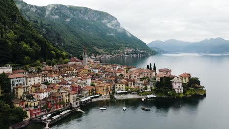 Drone-shot-of-Varenna,-Italy-on-the-coastline-of-Lake-Como