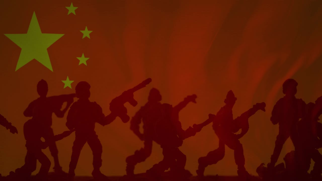 군인 들 의 실루 ⁇  위 에 있는 중국 국기 의 애니메이션