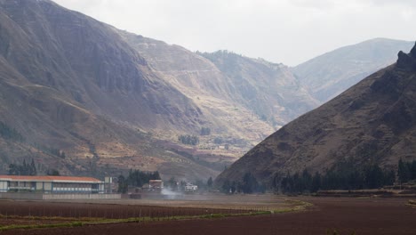 Pisac-En-Valle-De-Urubamba-Y-Humo---4k