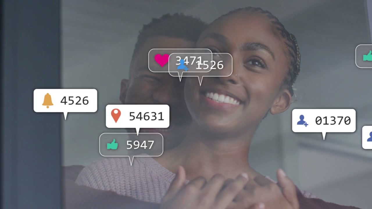 Par omfavner hinanden bag glas, sociale medie-ikoner starter fra højre og viser stigende engagement