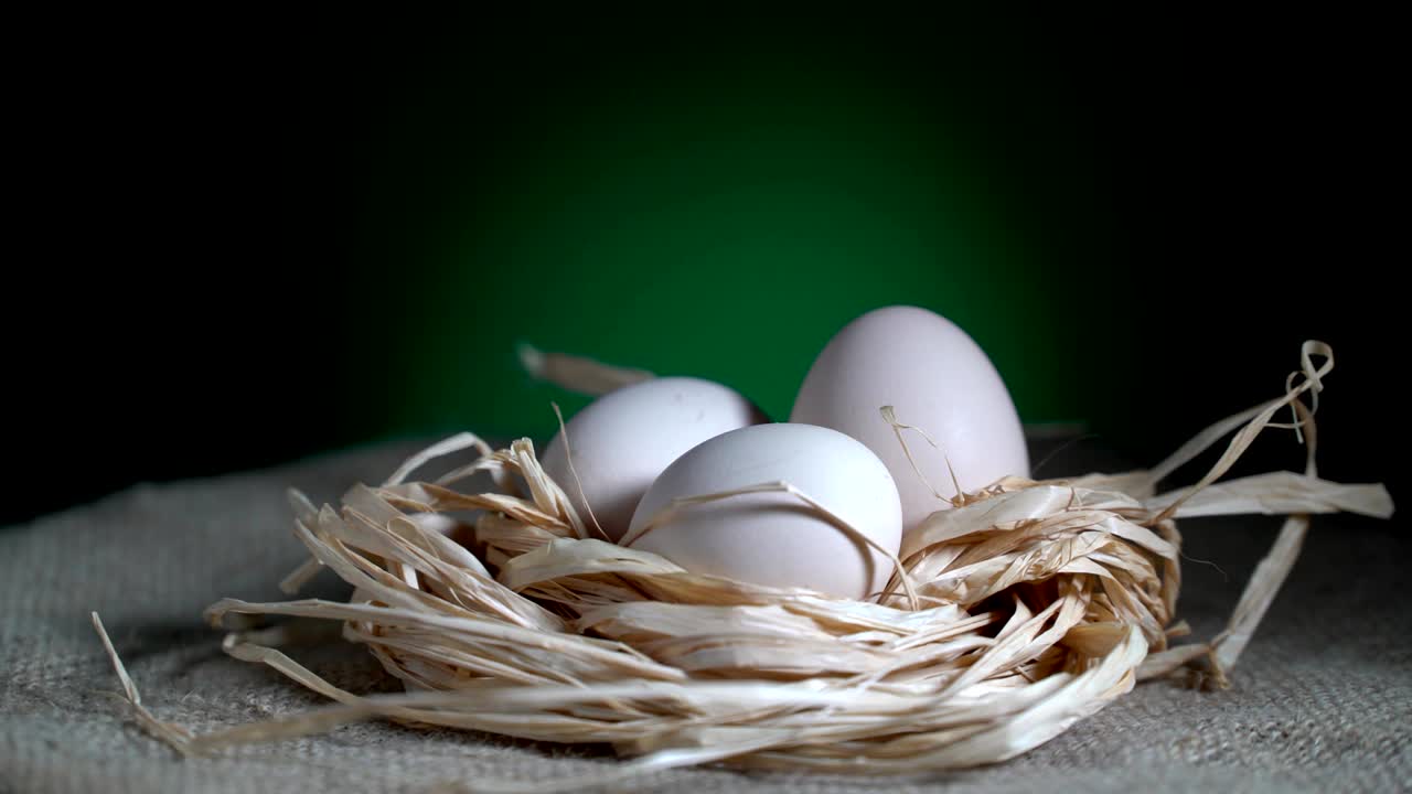 3 개의 달이 루프로 돌아갑니다.