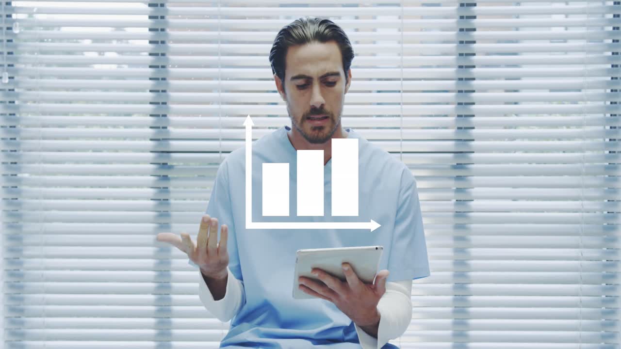 animación del procesamiento de datos sobre un médico caucásico usando una computadora portátil.
