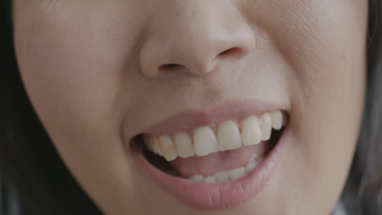 primer plano de una mujer sonriendo