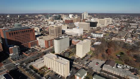 Drohnenüberflug-Wilmington-Delaware-Winter-Sonniger-Tag-Kein-Schnee