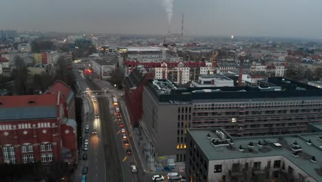 la calle wroclaw fue capturada por la noche.