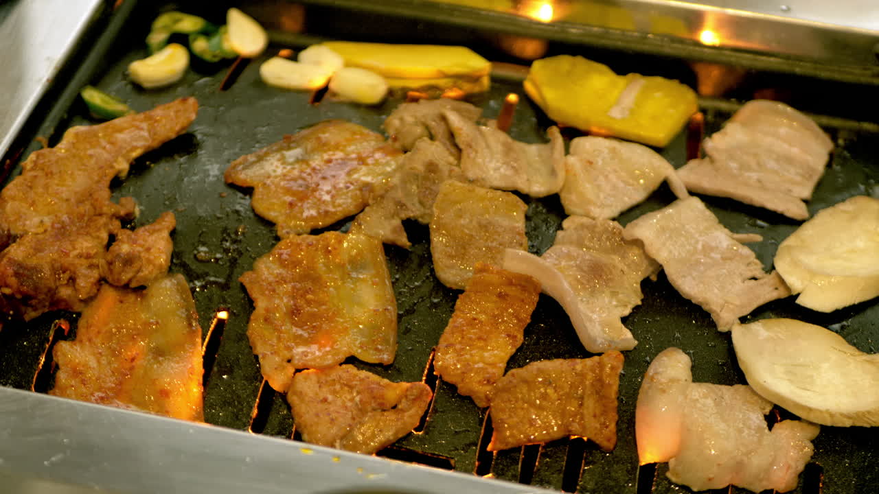 한국의 전통적인 돼지고기 bbq 음식