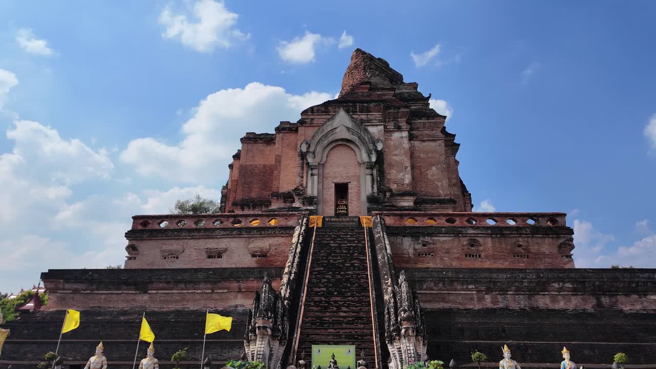 Chiang Mai Thailand buddhist temple Wat Chedi Luang pagoda religious site