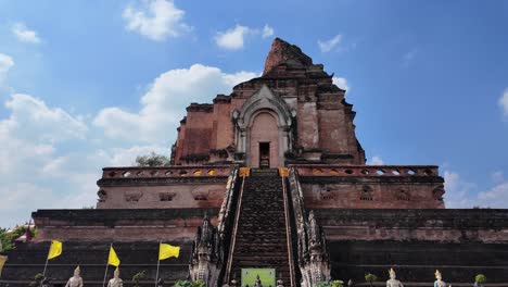 chiang mai thailand buddhist temple wat chedi luang pagoda religious site