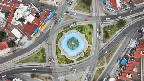 Timelapse-of-the-fountain-China-Poblana-on-a-cenital-view-and-looking-at-the-movement-of-vehicles