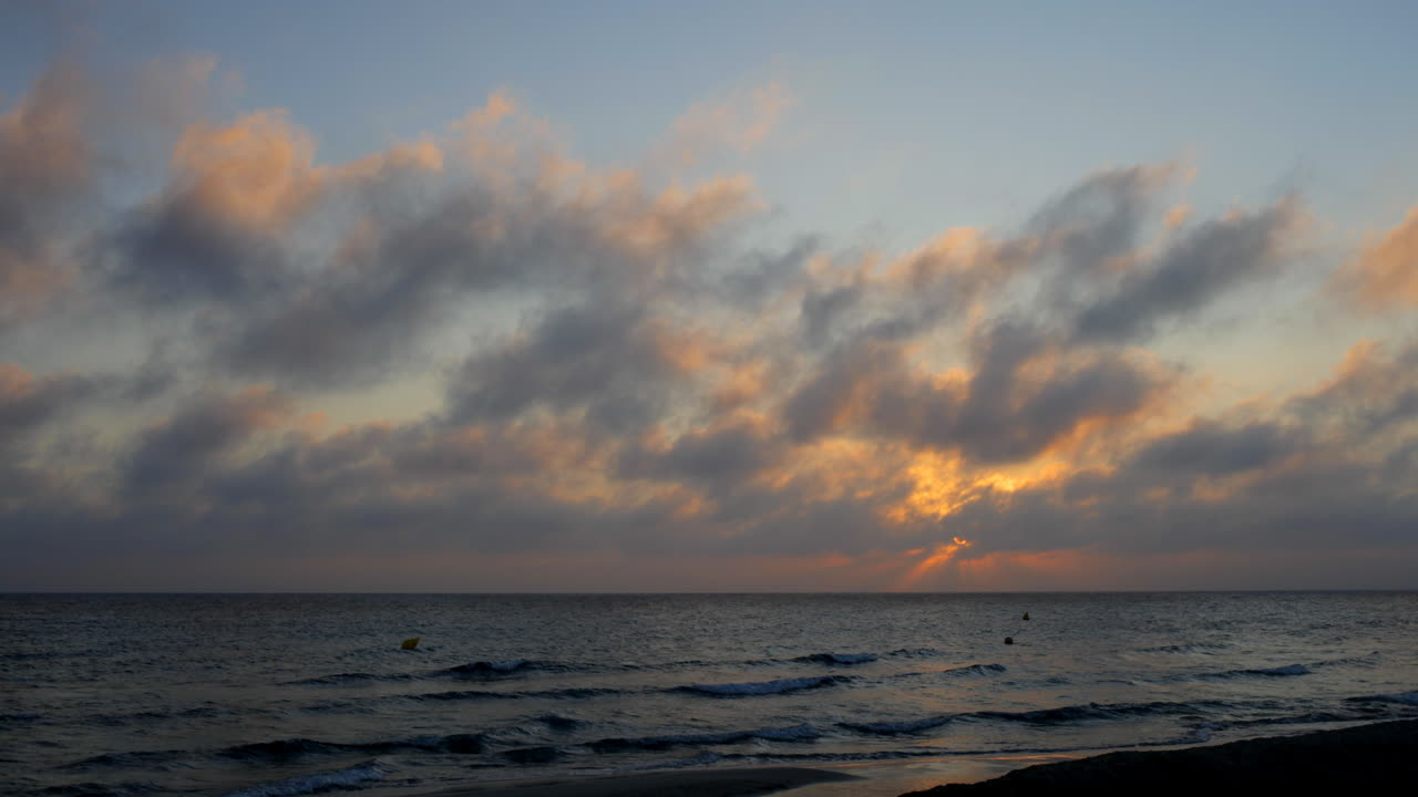 우울한 구름 바다 00