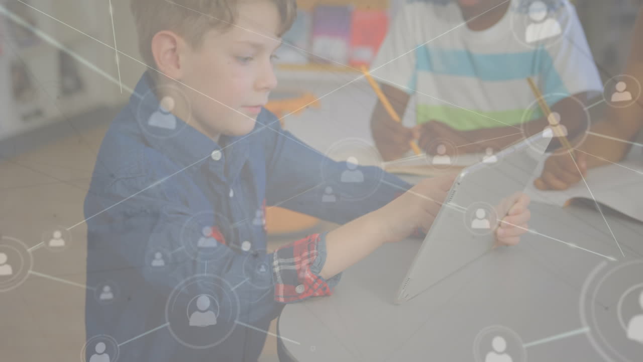 animación de redes de conexiones entre diversos escolares en el aula