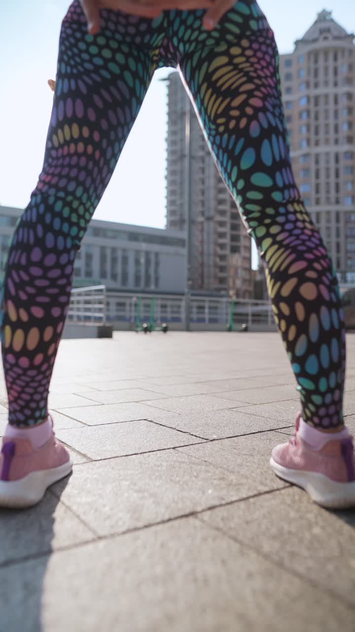 야외 에서 요가 를 하는 여자