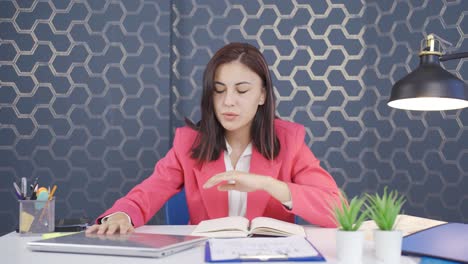 An-angry-young-business-woman-angrily-closes-her-laptop.