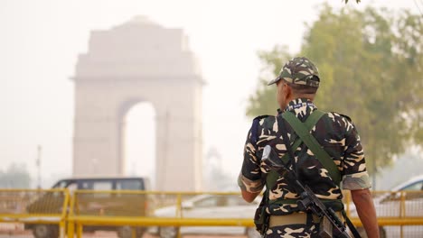 indian army personnel at india gate