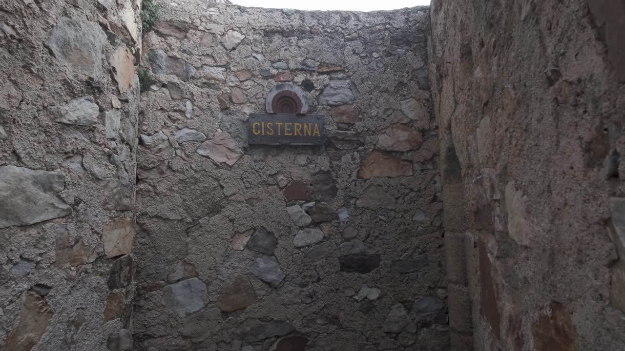 panel de pared a la cisterna de la ciudad y el castillo de marvão.