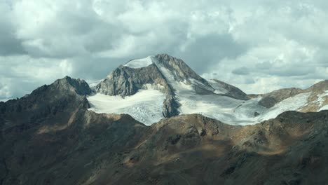 High-mountain-covered-with-snow-in-the-Italian-Dolomites-Alps