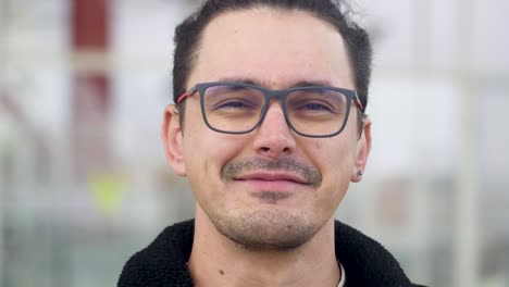 Portrait-of-a-cheerful,-smiling-young-man-with-glasses