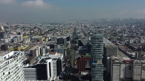 toma aerea de la zona norte de quito