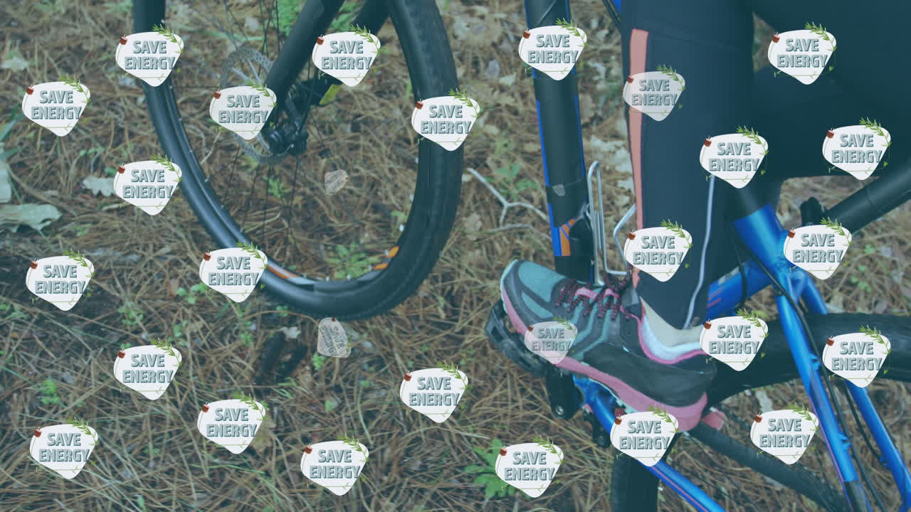 카우카시안 여성 자전거 타기 위에 에너지 절약 텍스트가 있는 아이콘의 애니메이션