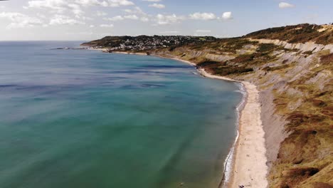 Vista-Aérea-De-Charmouth-Beach-Y-Acantilados-Con-Aguas-Turquesas-En-Dorset