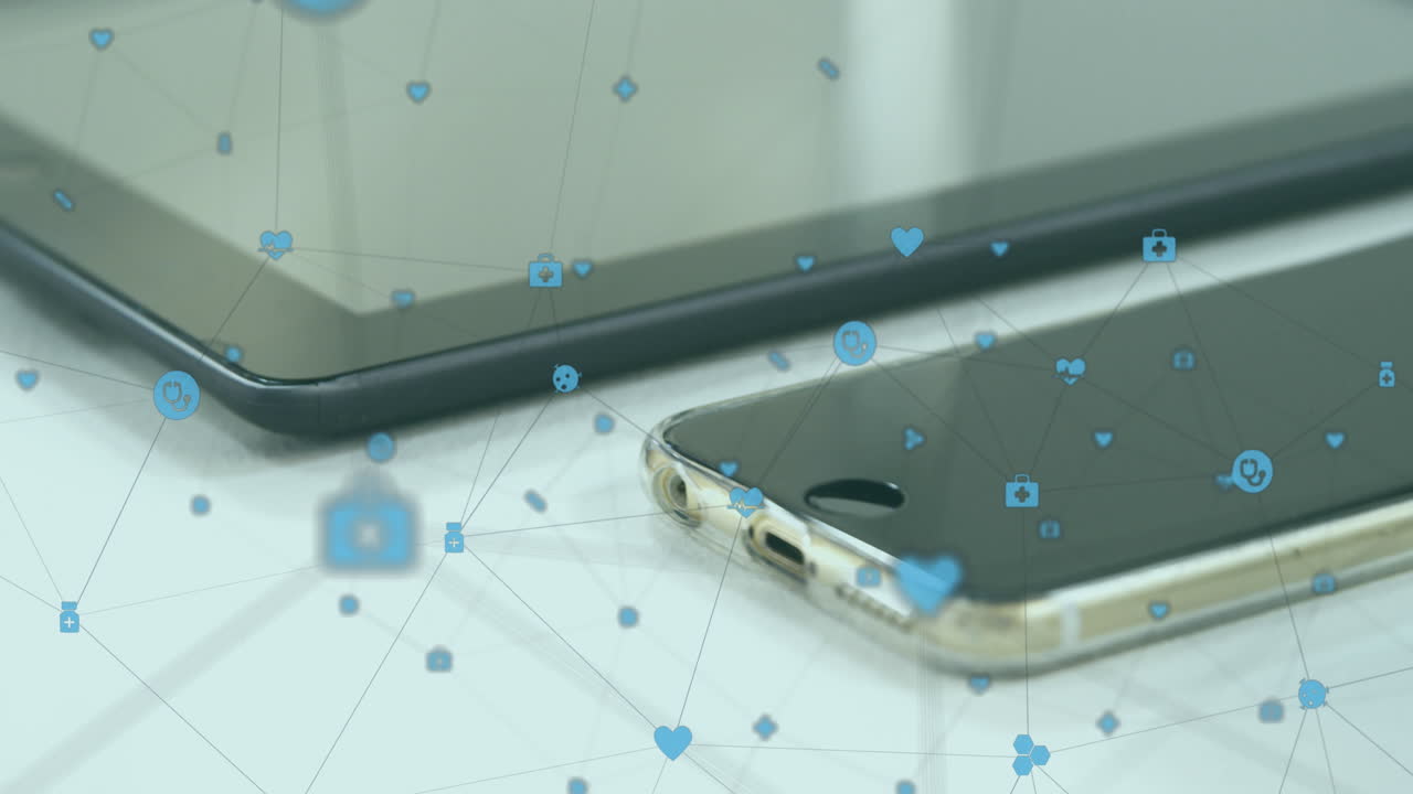 스마트 워치, 스마트폰 및 디지털 태블릿의 클로즈업에 대한 디지털 아이콘 네트워크의 애니메이션