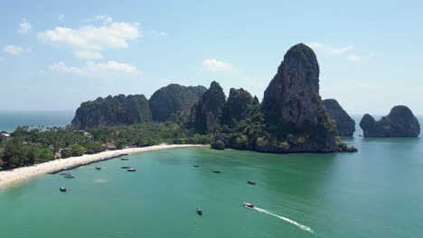 Klippenfelsen-Am-Railay-Beach,-Krabi,-Thailand