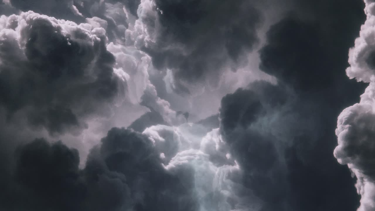 punto de vista, dentro de la nube de cúmulo negro oscuro y la tormenta