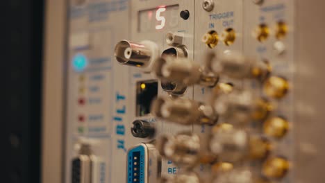 primer plano del panel de control cuántico - enfoque selectivo