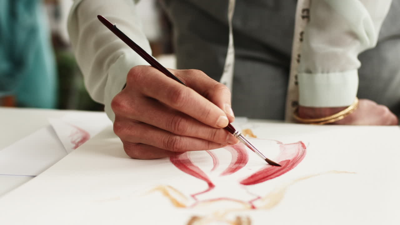 그녀의 창의성이 자유롭게 날 수 있게 해주고