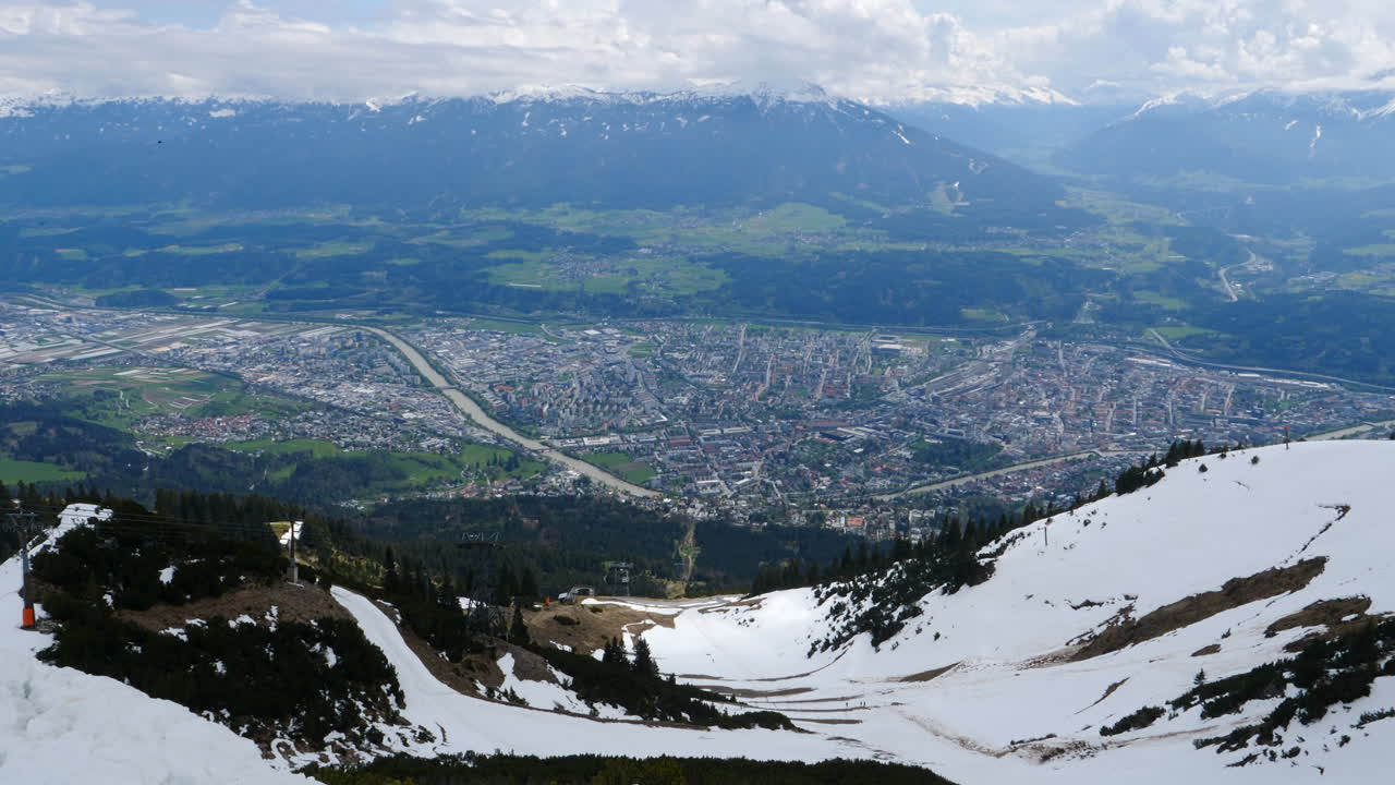 북쪽 체인 산맥에서 인스브루크 계곡의 전망