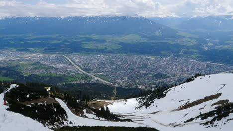 Vista-Panorámica-Sobre-El-Valle-De-Innsbruck-Desde-La-Cordillera-De-La-Cadena-Norte