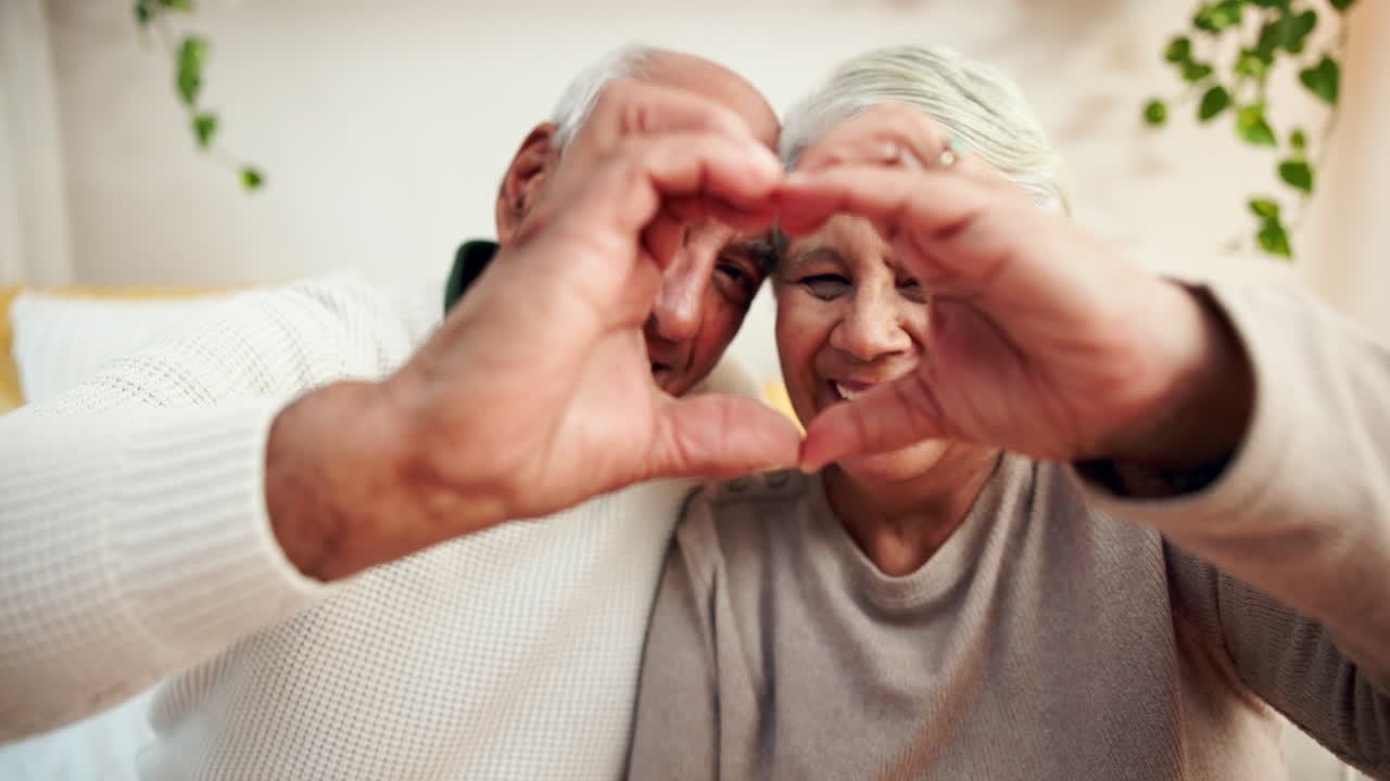 사랑에 빠진 노인 부부