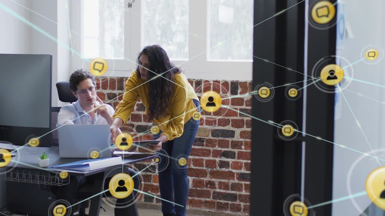 animación de la red de conexiones sobre personas de negocios que hablan en la oficina
