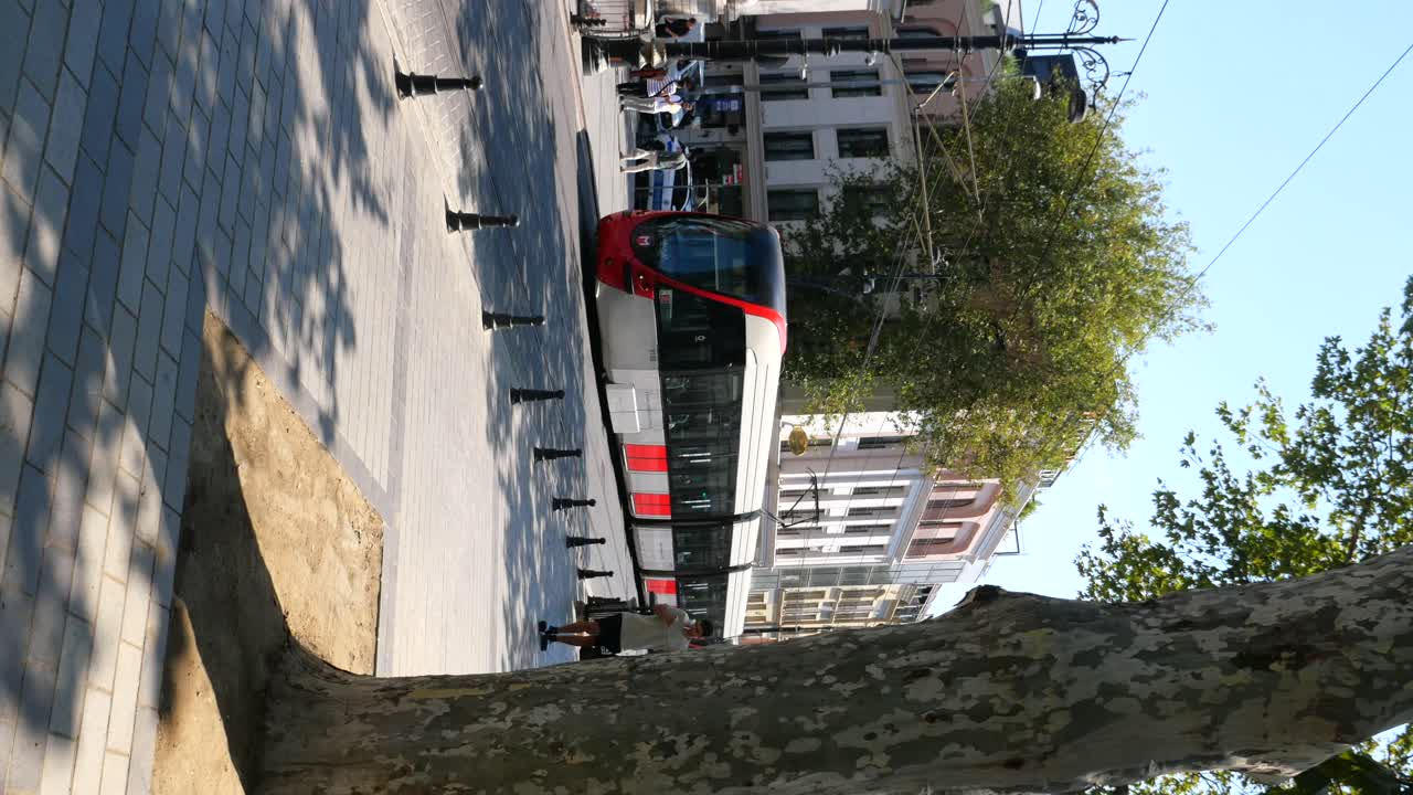 도시 거리에서 트램