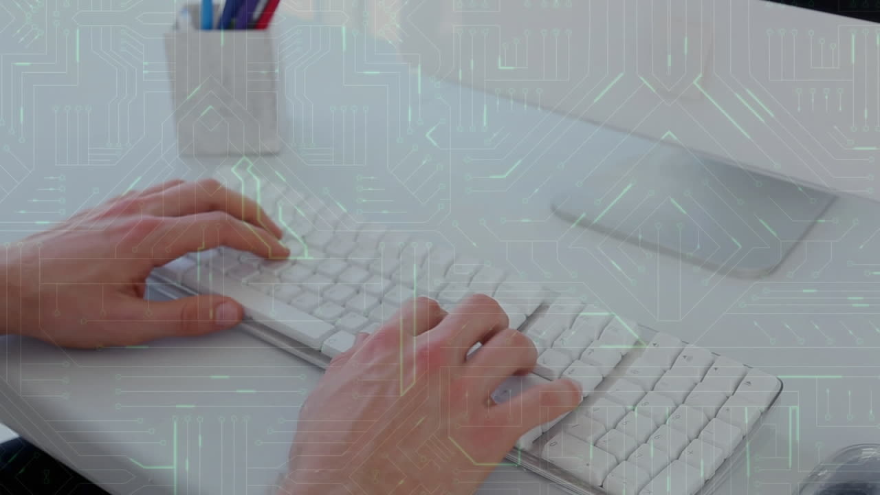 animación de una placa de circuitos de computadora sobre un hombre caucásico escribiendo en el teclado de la computadora