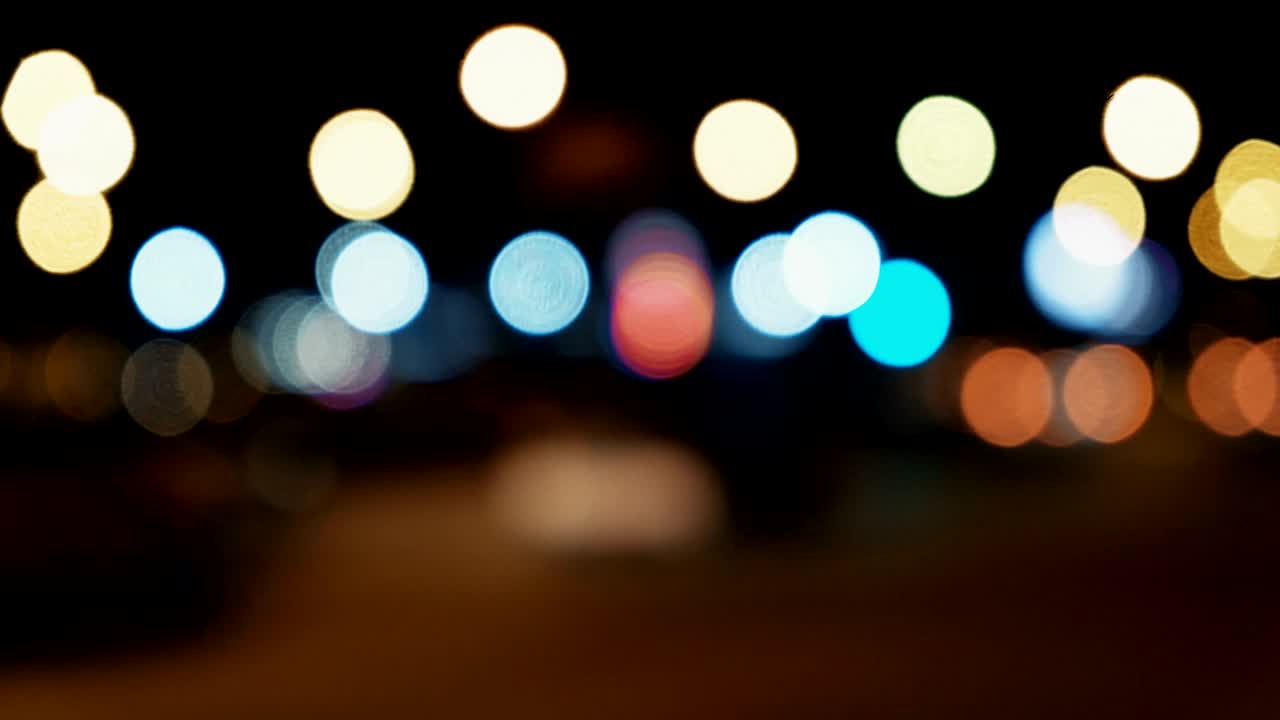 en el tráfico borroso de la noche