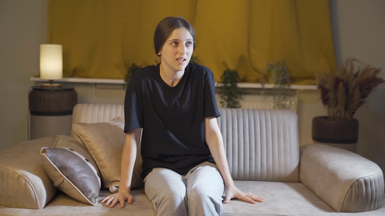 환각을 가진 젊은 여성.