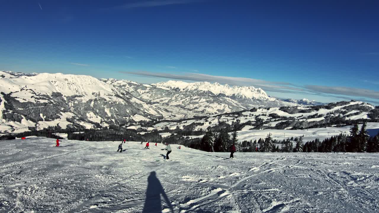은 겨울 날 경사 에 있는 자유 시간