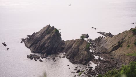 Zerklüftete-Küste-Der-Insel-Tomogashima,-Japanisches-Binnenmeer,-Wakayama