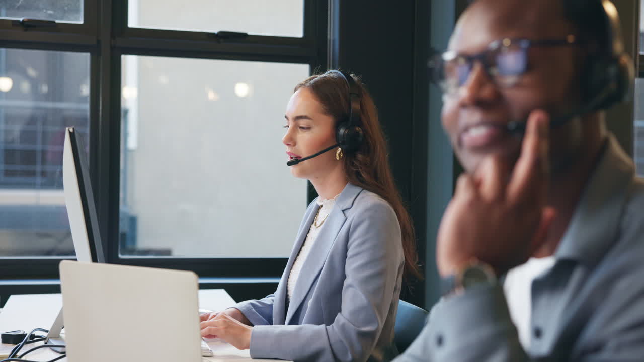 Agenti del call center al lavoro