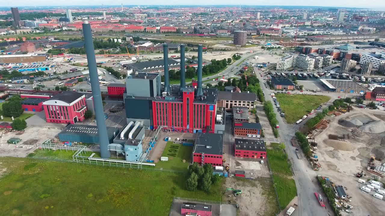 vista aérea de la ciudad de copenhague sobre la central eléctrica de oersted