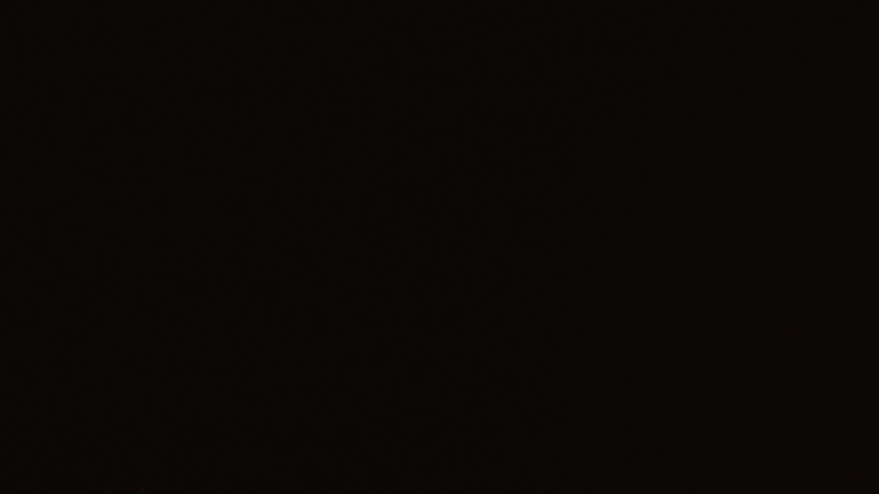 из огневого горелка надувается воздушный шар. пламенный язык.