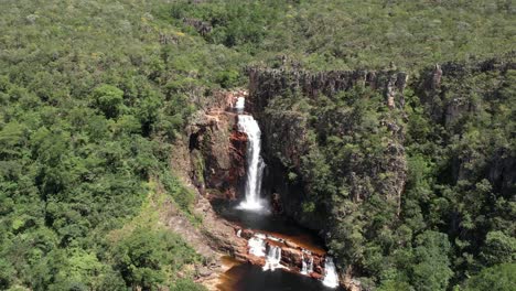 aerial view of the catedral waterfall and macaco river in complexo do macaco in chapada dos veadeiros goiás brazil sunny day, waterfall, rocks and vegetation of the cerrado